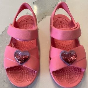 Girls size 9 pink Velcro glitter heart croc sandals